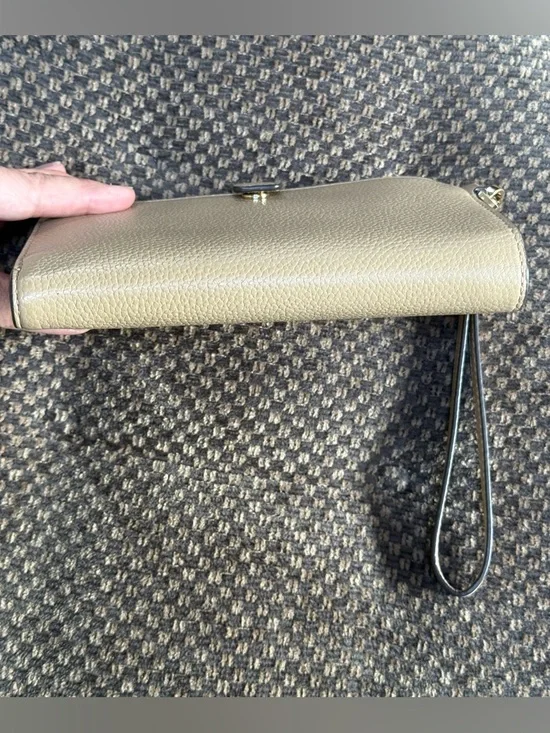 Michael Kors Jet Set Large Zip Clutch Wallet wristlet w/pebbled leather. - Picture 3 of 16